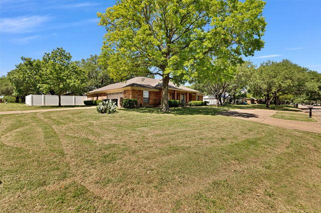 704 Hyde Park Boulevard, Cleburne, TX 76033