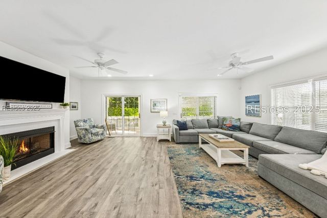 8 Henry Ln, Hilton Head Island, SC 29928