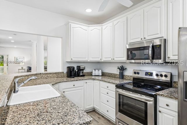 8 Henry Ln, Hilton Head Island, SC 29928