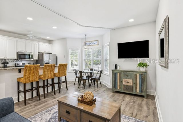 8 Henry Ln, Hilton Head Island, SC 29928