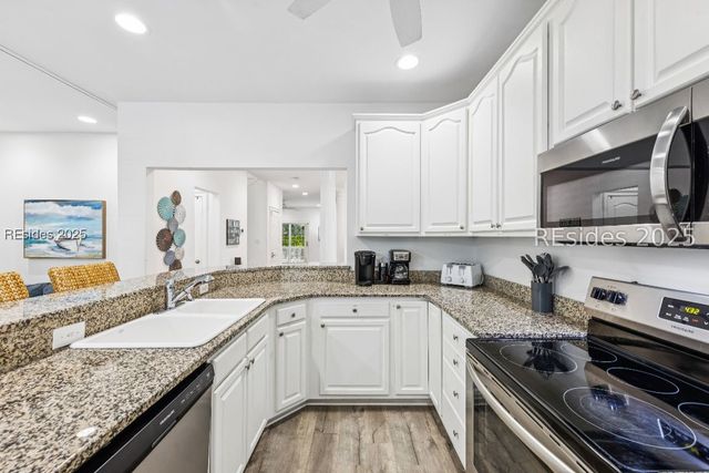 8 Henry Ln, Hilton Head Island, SC 29928