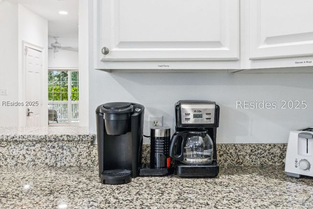 8 Henry Ln, Hilton Head Island, SC 29928