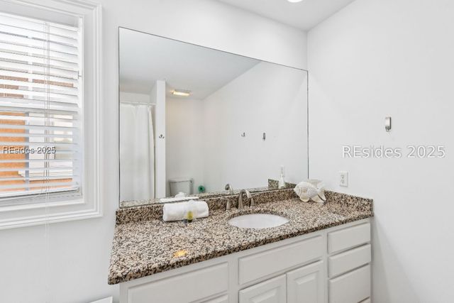 8 Henry Ln, Hilton Head Island, SC 29928