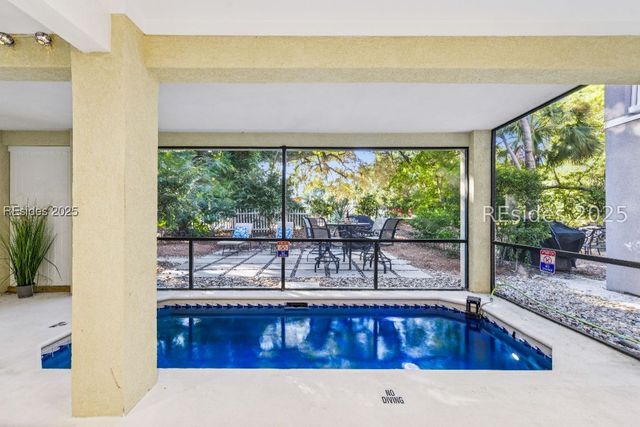 8 Henry Ln, Hilton Head Island, SC 29928