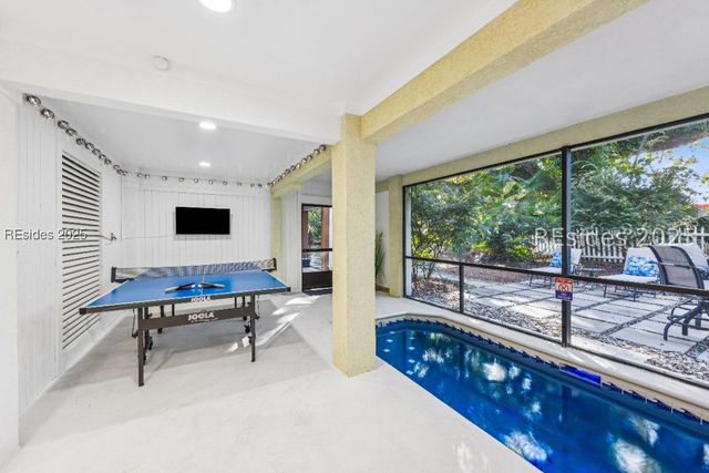 8 Henry Ln, Hilton Head Island, SC 29928