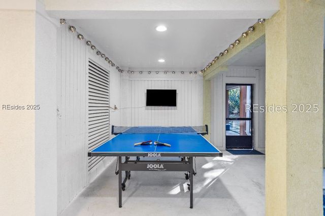 8 Henry Ln, Hilton Head Island, SC 29928