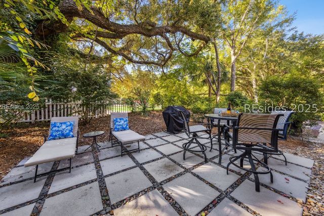 8 Henry Ln, Hilton Head Island, SC 29928