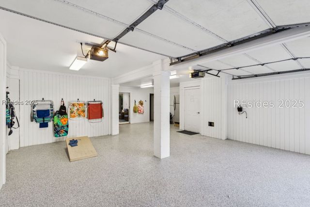 8 Henry Ln, Hilton Head Island, SC 29928