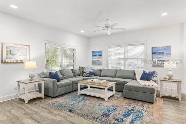 8 Henry Ln, Hilton Head Island, SC 29928