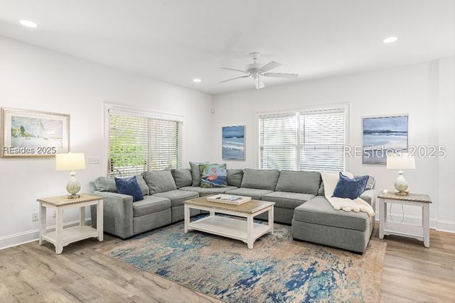 8 Henry Ln, Hilton Head Island, SC 29928