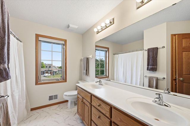 1364 Pond Circle, Waconia, MN 55387