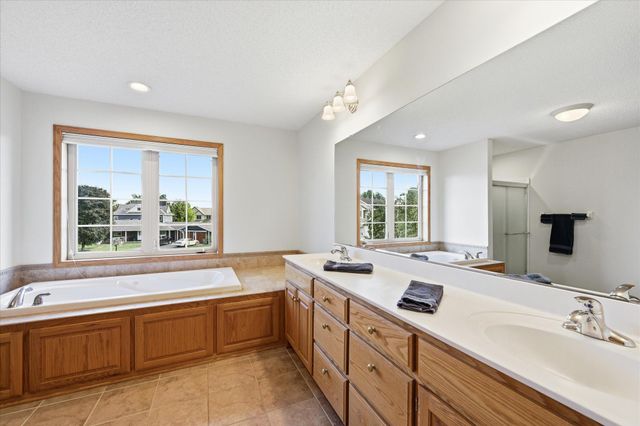 1364 Pond Circle, Waconia, MN 55387