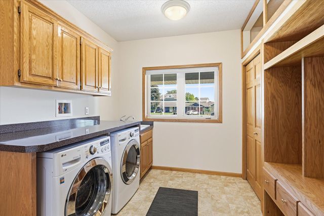 1364 Pond Circle, Waconia, MN 55387