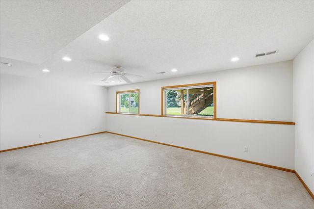 1364 Pond Circle, Waconia, MN 55387