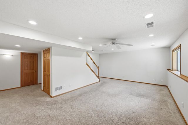 1364 Pond Circle, Waconia, MN 55387