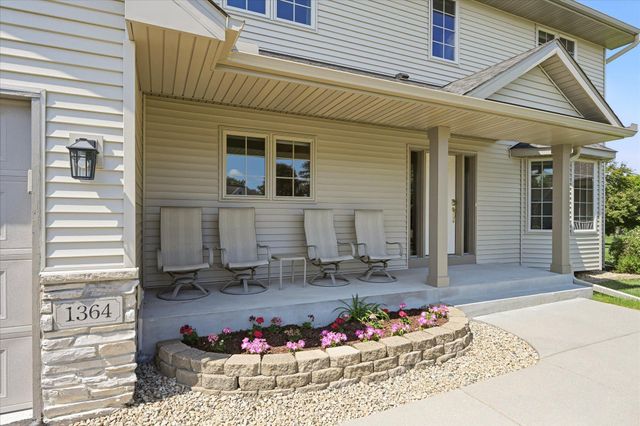 1364 Pond Circle, Waconia, MN 55387