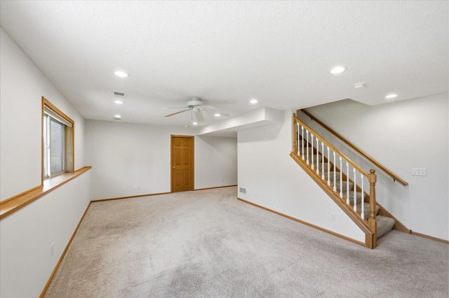 1364 Pond Circle, Waconia, MN 55387