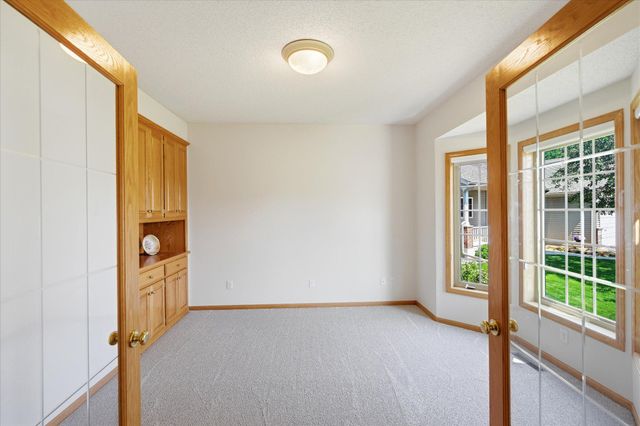 1364 Pond Circle, Waconia, MN 55387