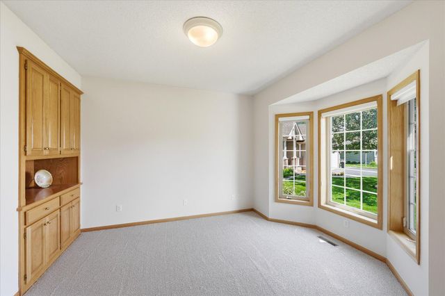 1364 Pond Circle, Waconia, MN 55387