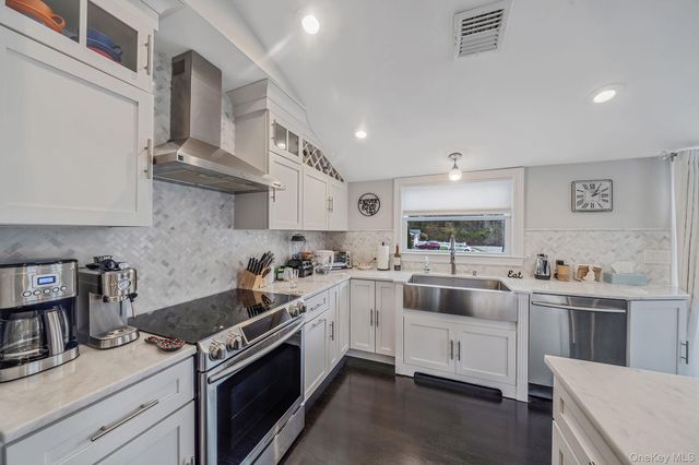 110 Stephen Road, Bayport, NY 11705
