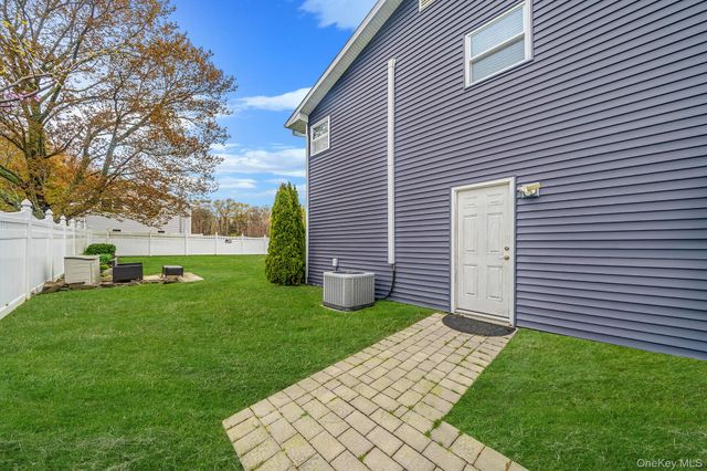 110 Stephen Road, Bayport, NY 11705
