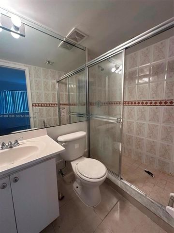 980 NE 170th St 214, North Miami Beach, FL 33162