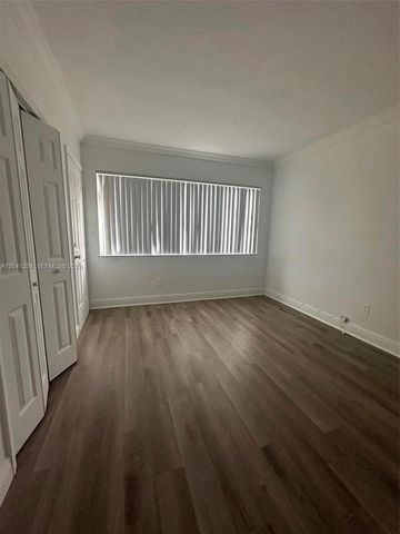 980 NE 170th St 214, North Miami Beach, FL 33162