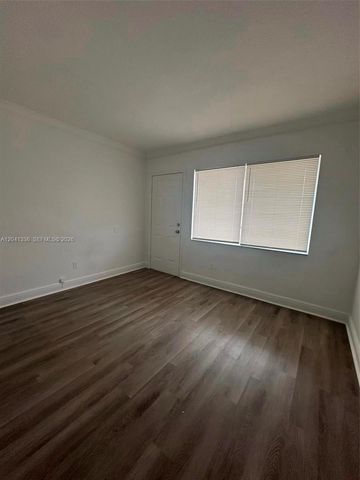 980 NE 170th St 214, North Miami Beach, FL 33162