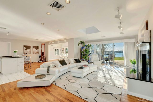 340 Robinson Road, Greenport, NY 11944