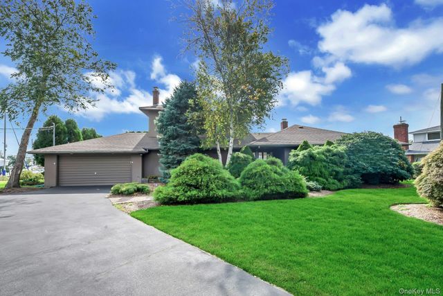 340 Robinson Road, Greenport, NY 11944