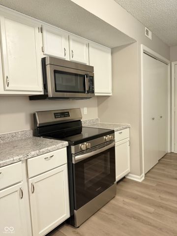 4249 Village Bend Drive, Indianapolis, IN 46254