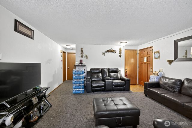 410 10th Street, Lynden, WA 98264