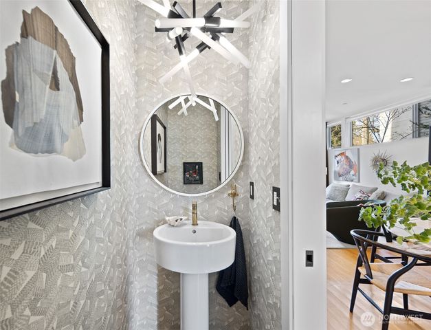 1536 15th Avenue E, Seattle, WA 98112