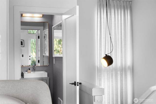 1536 15th Avenue E, Seattle, WA 98112