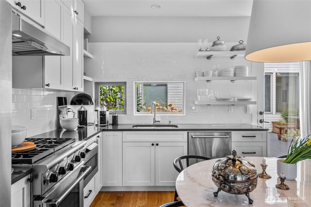 1536 15th Avenue E, Seattle, WA 98112