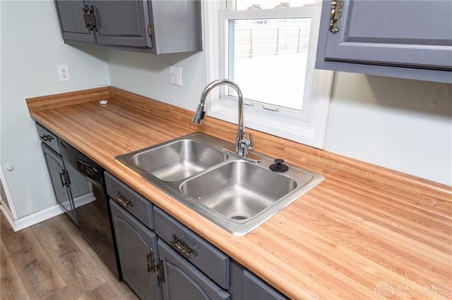 1908 Wilmington Pike, Dayton, OH 45420