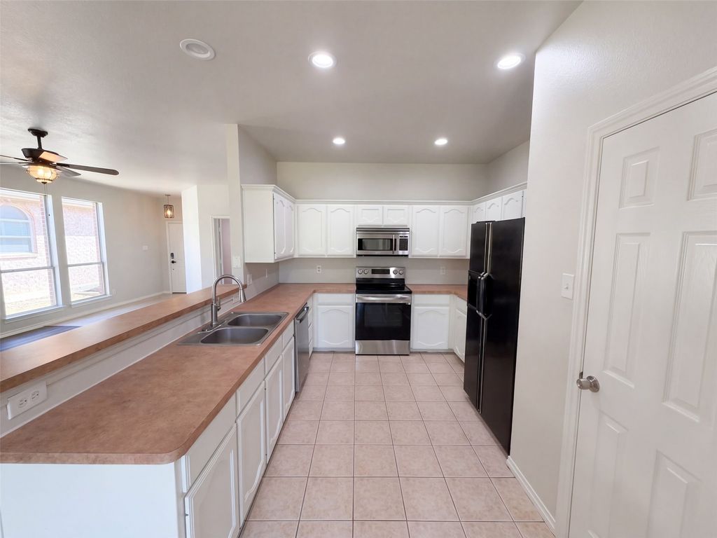 2617 Silver Hill Drive, Fort Worth, TX 76131 — photo 2