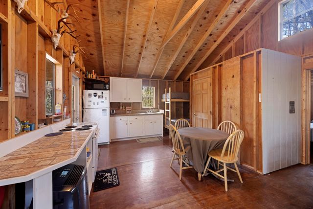 9168 Old Georgetown Road, Mcclellanville, SC 29458