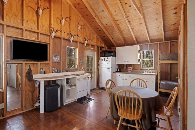 9168 Old Georgetown Road, Mcclellanville, SC 29458