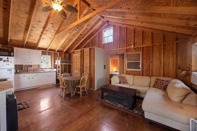 9168 Old Georgetown Road, Mcclellanville, SC 29458