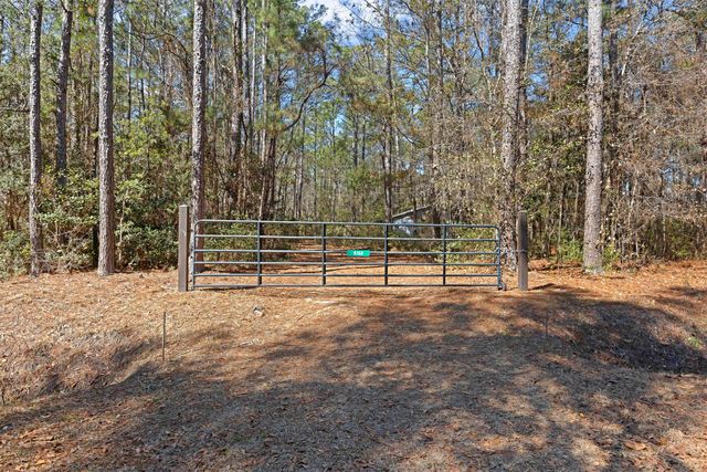 9168 Old Georgetown Road, Mcclellanville, SC 29458