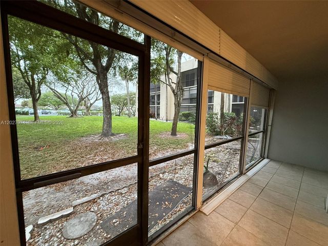 5220 Las Verdes Circle 114, Delray Beach, FL 33484