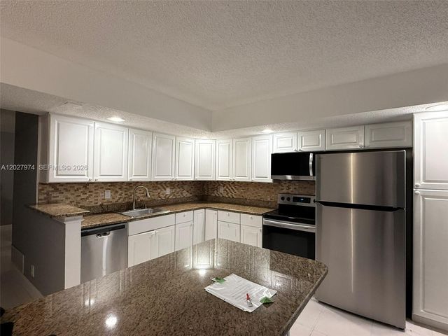 5220 Las Verdes Circle 114, Delray Beach, FL 33484