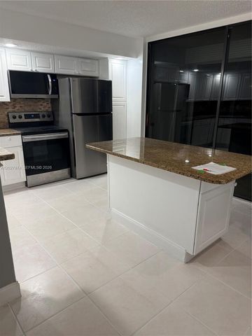 5220 Las Verdes Circle 114, Delray Beach, FL 33484