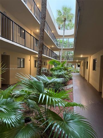 5220 Las Verdes Circle 114, Delray Beach, FL 33484