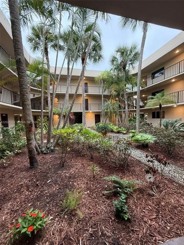 5220 Las Verdes Circle 114, Delray Beach, FL 33484