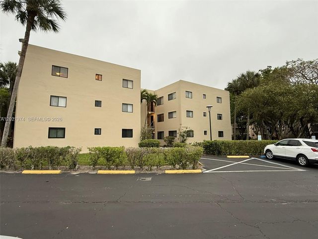 5220 Las Verdes Circle 114, Delray Beach, FL 33484