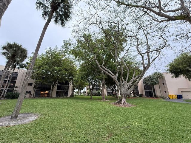 5220 Las Verdes Circle 114, Delray Beach, FL 33484
