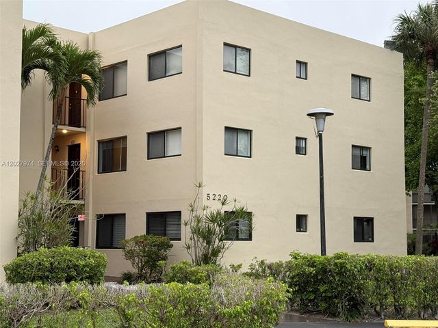 5220 Las Verdes Circle 114, Delray Beach, FL 33484