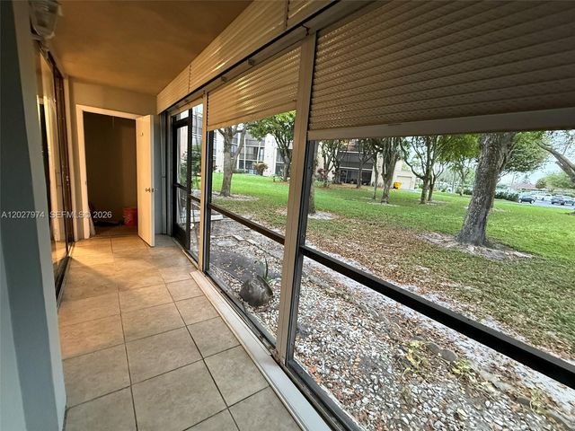 5220 Las Verdes Circle 114, Delray Beach, FL 33484